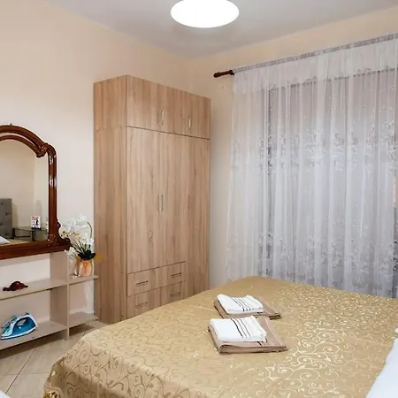 Central And Cozy 2-room In Apartamento Tirana